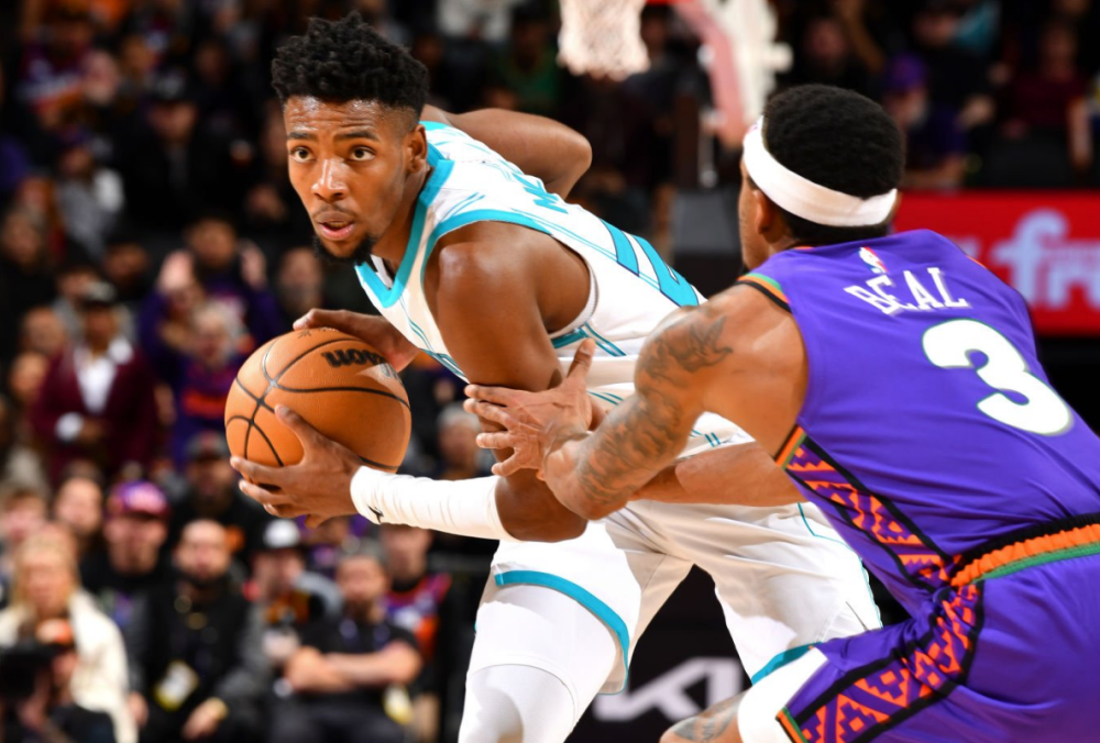 NBA总决赛倒计时；夏洛特黄蜂转会期更衣室发声；细节引发关注；目标明确；更衣室氛围转暖