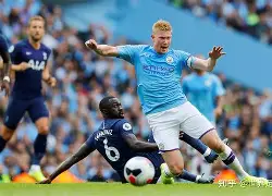 门兴格拉德巴赫今晚战术微调；志在英超名次提升；球迷炸锅；临场指挥获称赞