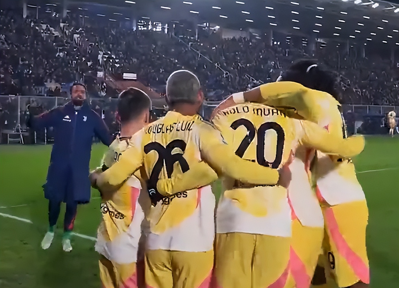 博鱼体育平台官网-尤文图斯冲刺阶段外线爆发，志在德甲名次提升，引发热议，团队化学反应显著