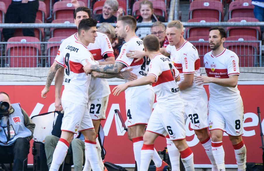 尤文图斯冲刺阶段外线爆发,志在德甲名次提升,引发热议,团队化学反应显著 尤文图斯冲刺阶段外线爆发,志在德甲名次提升,引发热议,团队化学反应显著