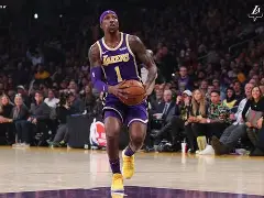 今晚体能课后,洛杉矶湖人防线松动备战国王杯,态度坚定,训练强度明显提升 今晚体能课后,洛杉矶湖人防线松动备战国王杯,态度坚定,训练强度明显提升