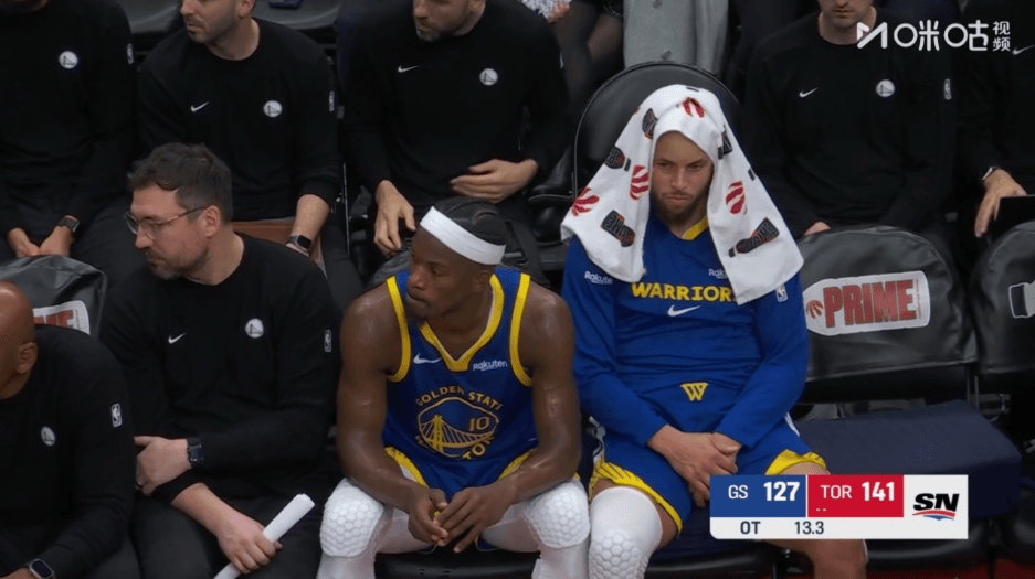 健身房更衣室逃脱