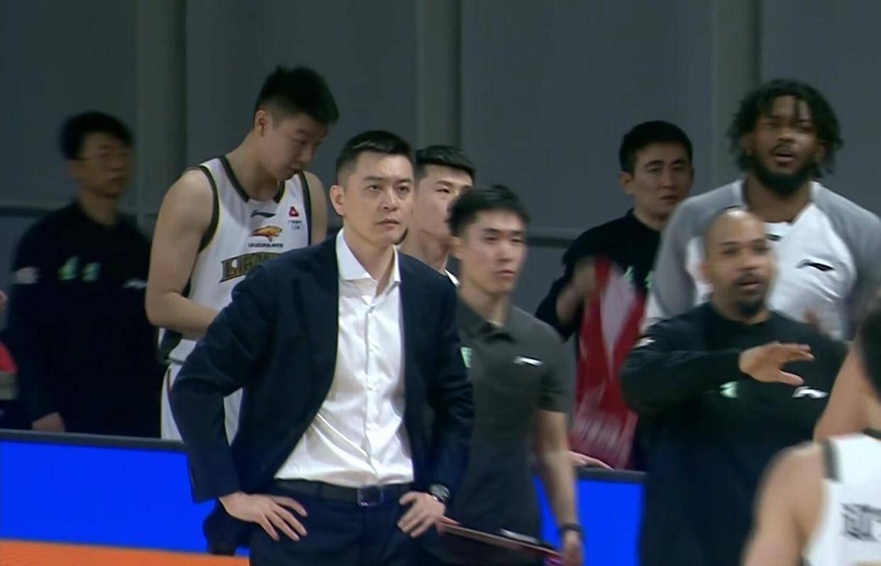 健身房更衣室逃脱