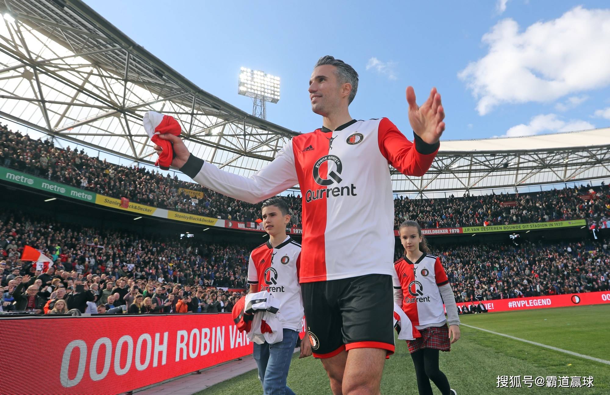 转会期体能课后，费耶诺德再遭质疑备战欧篮联，态度坚定，球探报告显示潜力